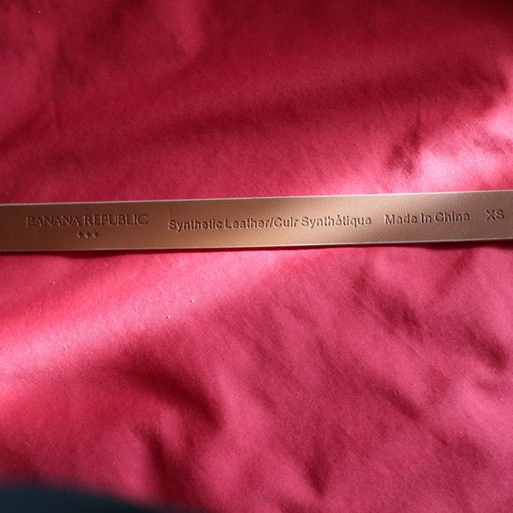 BANANA REPUBLIC NUDE SYNTHETIC LEATHER GLOSSY BELT - Picture 3 of 3